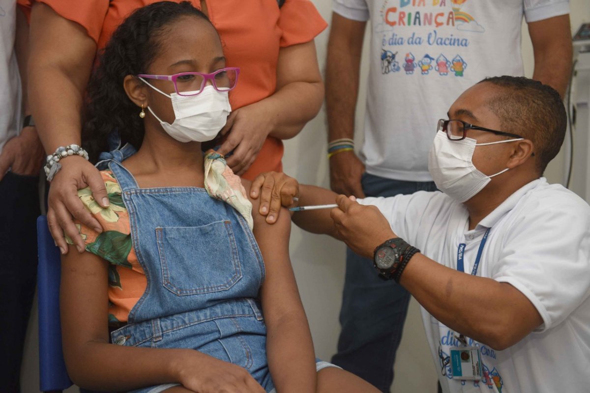 Salvador inicia vacinação para crianças de 11 anos e de 5 a 11 anos com deficiência permanente