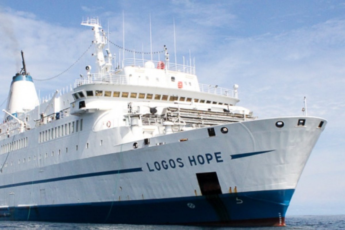 Maior livraria flutuante do mundo aporta este mês no Porto de Salvador