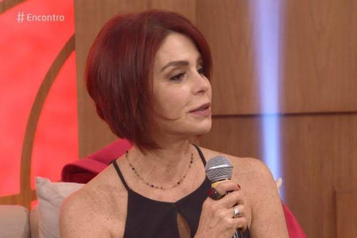 Françoise Forton guardou segredo sobre câncer por dez anos, mas decidiu quebrar o silêncio para alertar outras mulheres