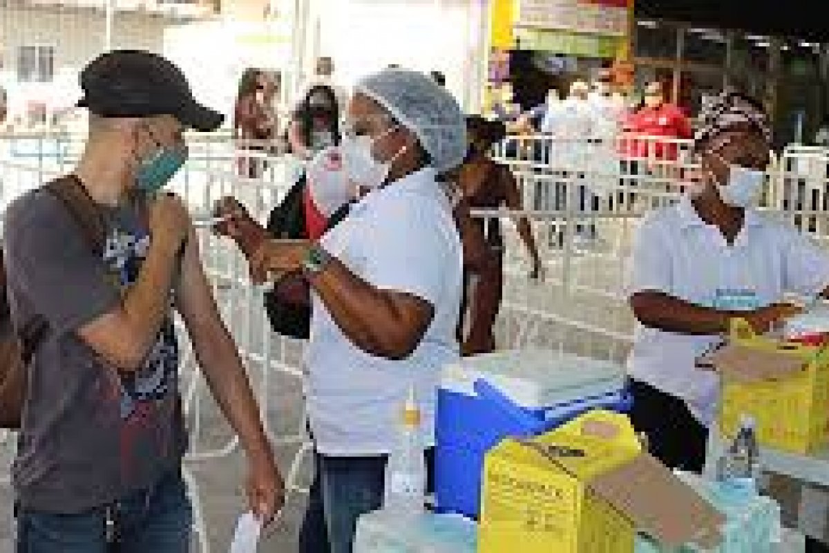 Covid: mais de 146,6 milhões de pessoas estão totalmente imunizadas; 17 estados não divulgaram dados