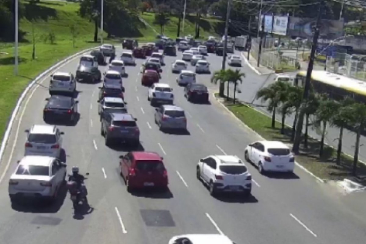 Boletim de trânsito: saiba quais vias registram congestionamento nessa sexta-feira