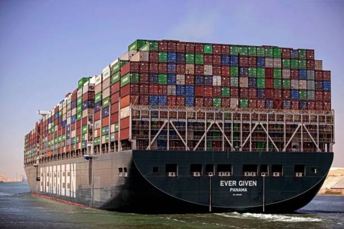 Expansão do Canal de Suez deve terminar em julho de 2023