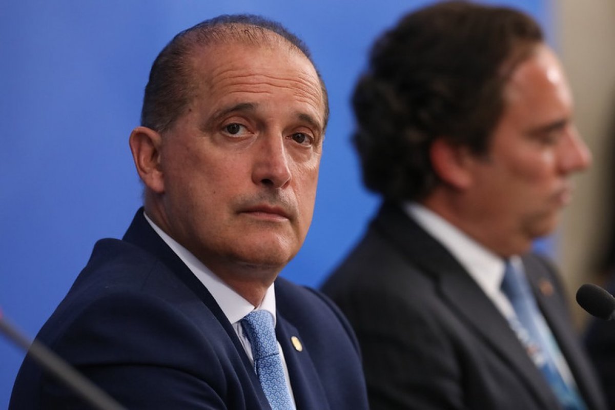 Onyx Lorenzoni testa positivo para Covid-19 pela segunda vez