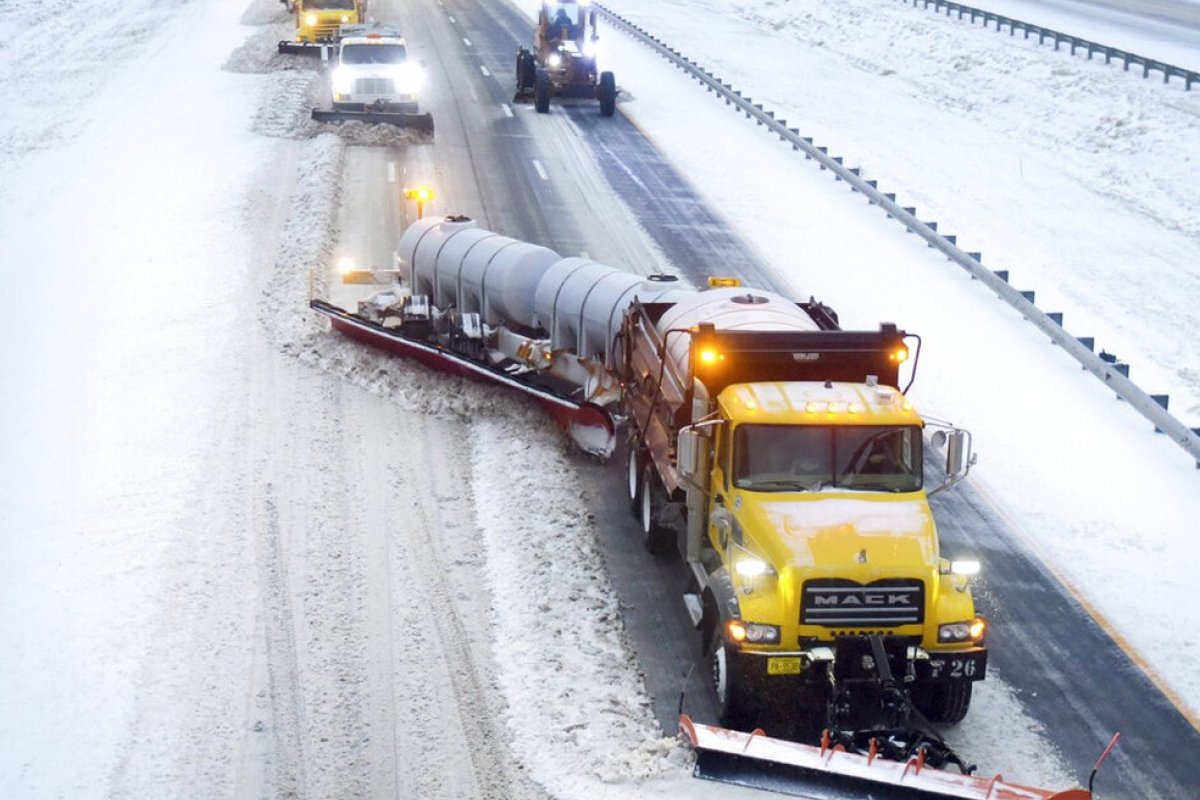Tempestades com neve suspendem voos e deixam milhares sem energia nos EUA