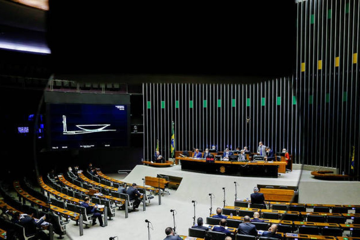 Ômicron faz Câmara dos Deputados voltar ao trabalho remoto 