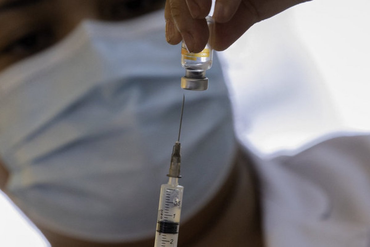 Cidade mais vacinada de SP, Botucatu tem baixo impacto nas internações mesmo com alta de 700% nos casos