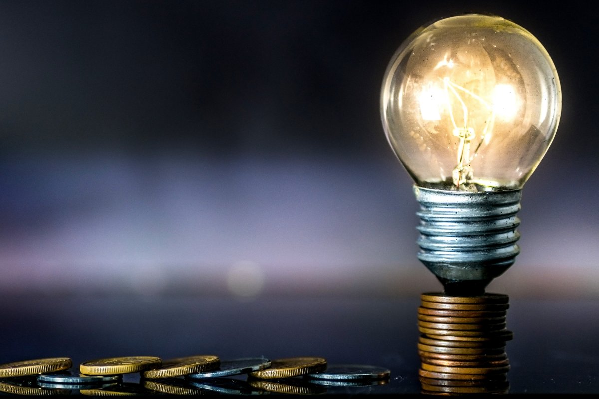 Conta de luz sobe mais do que o dobro da inflação em 7 anos