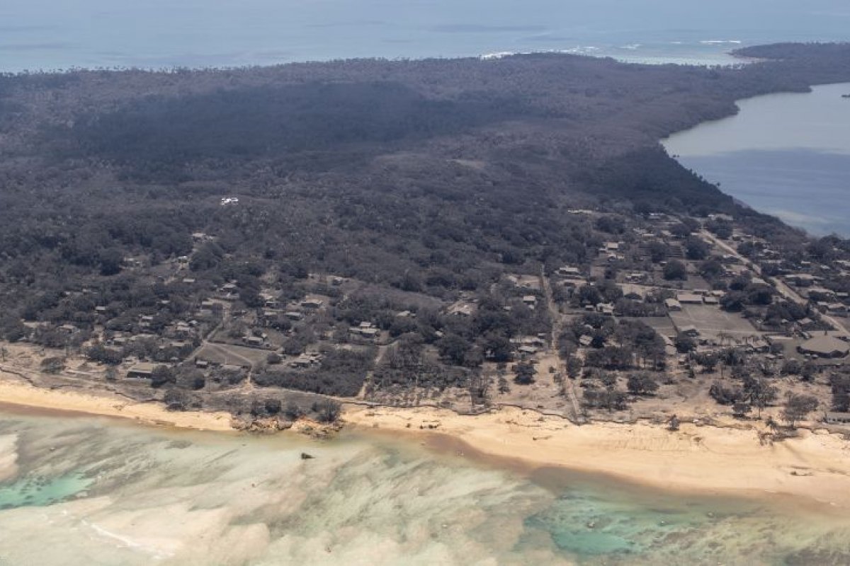 Tonga contabiliza três mortes e casas destruídas após erupção de vulcão