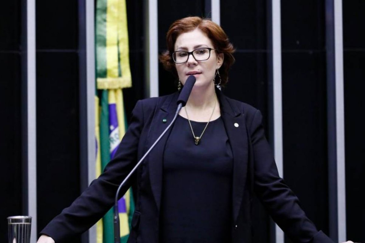 Zambelli solicita que aplicação de vacina contra Covid-19 em crianças seja suspensa