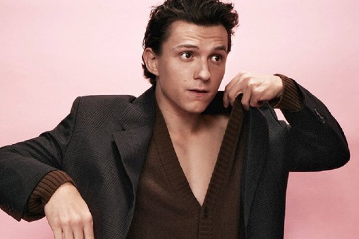 Tom Holland é o protagonista da nova campanha da Prada