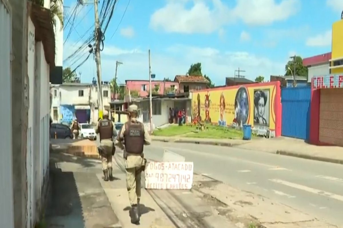 Após tiroteio, ônibus deixam de circular no final linha do bairro de Valéria, em Salvador