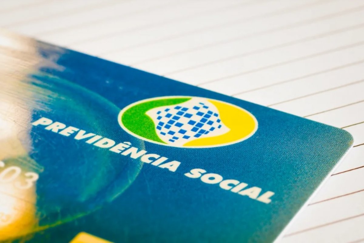 Apesar do aumento dos casos de Covid-19, governo afirma que não irá antecipar 13º do INSS