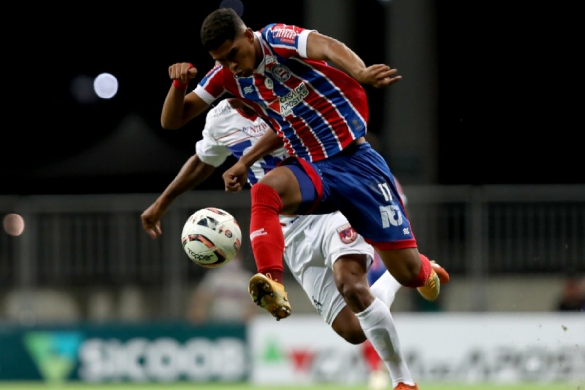 Com gol nos minutos finais, Bahia se salva de derrota para o Unirb no reencontro com torcida na Fonte Nova
