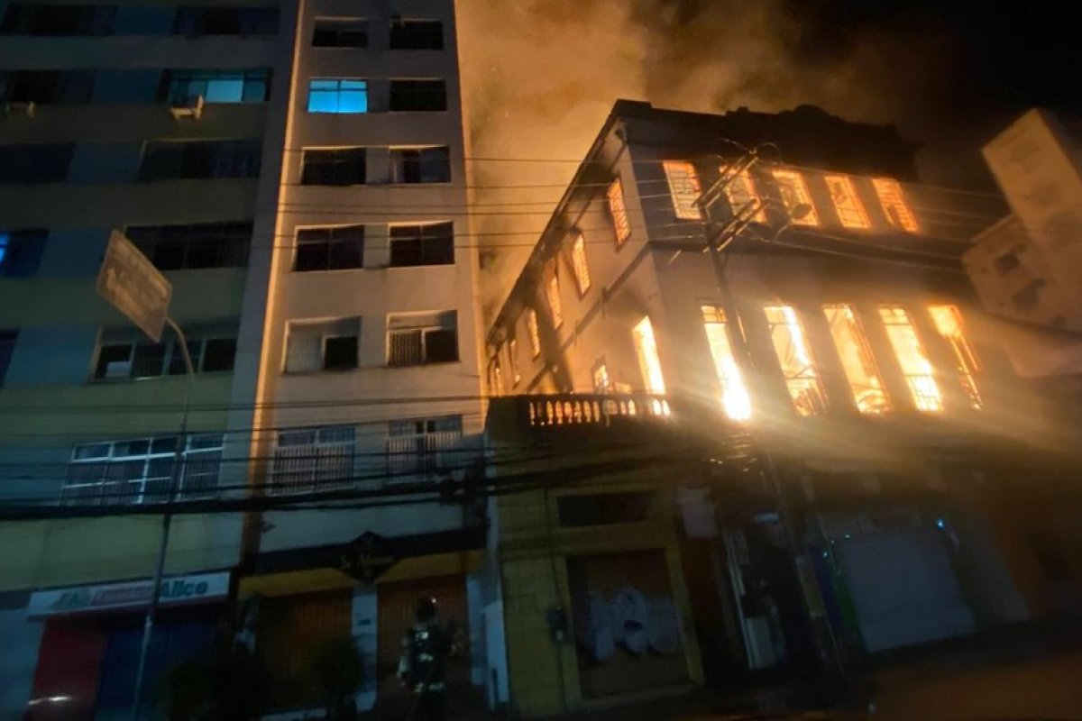Sedur: Demolição da fachada do casarão destruído por um incêndio será realizada na próxima terça-feira (25)