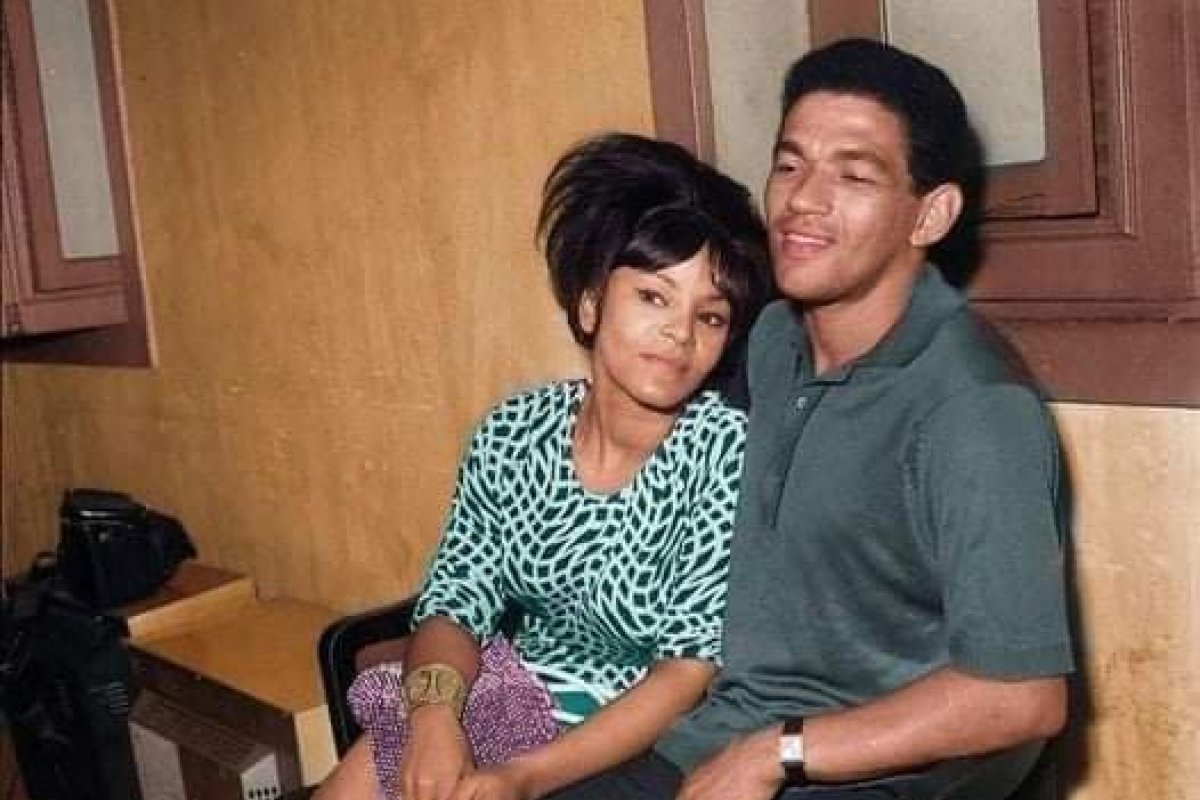 Elza Soares morreu no mesmo dia do ex-marido, jogador Garrincha