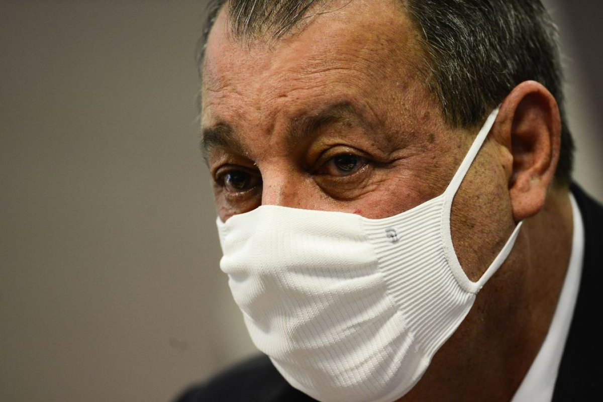 Senador Omar Aziz testa positivo para covid-19