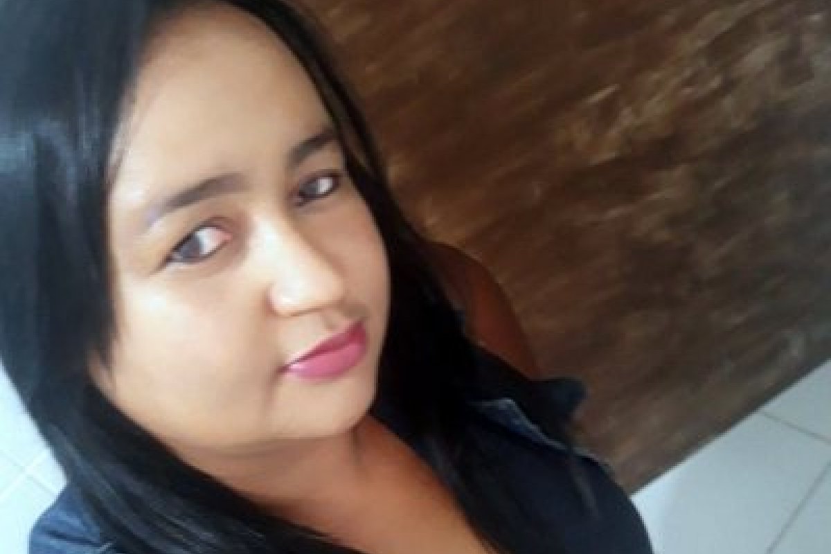 Servidora pública é morta a tiros na porta de casa no município de Eunápolis, sul da Bahia