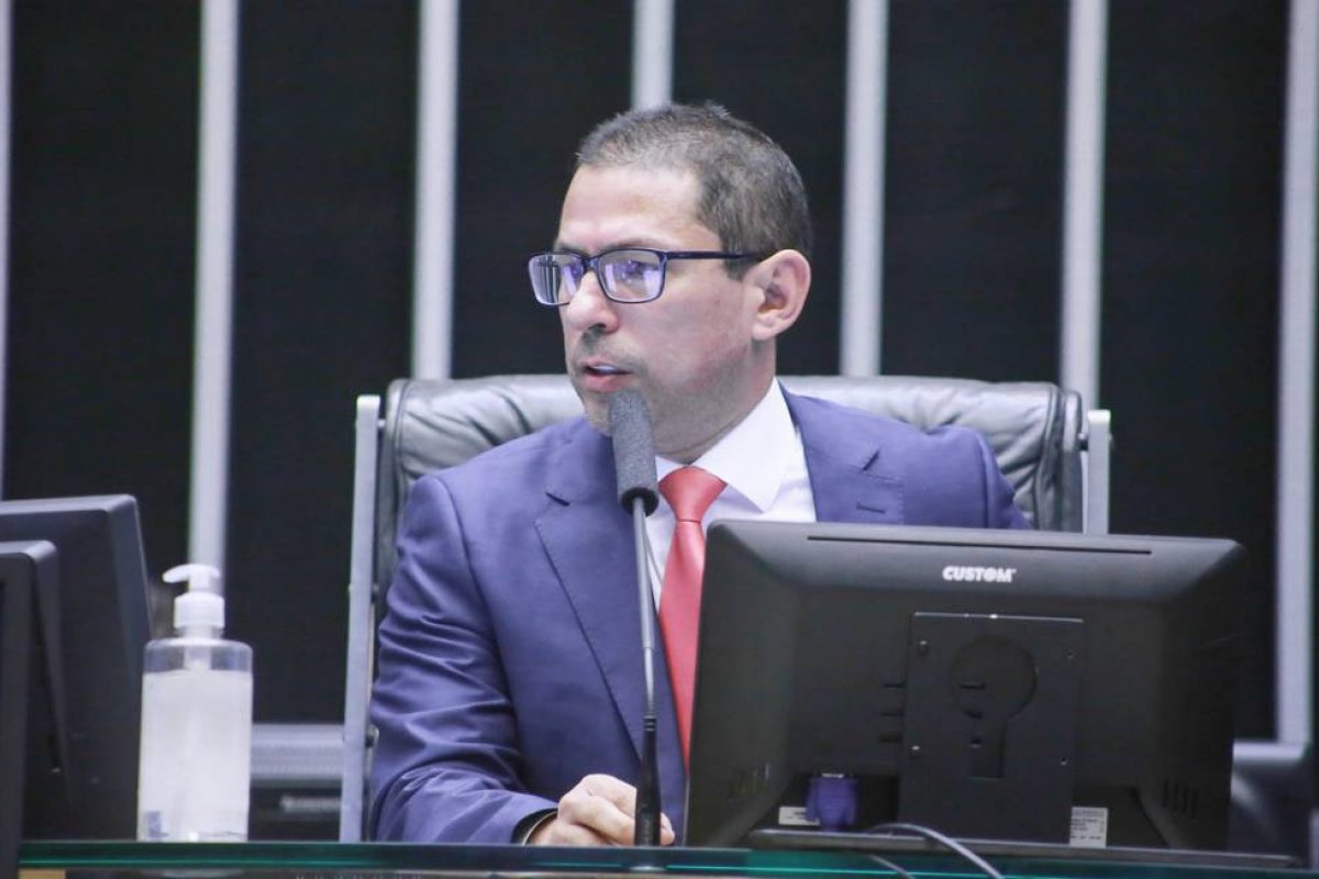 Câmara: Vice-presidente consegue na Justiça direito a se desfiliar do partido de Bolsonaro