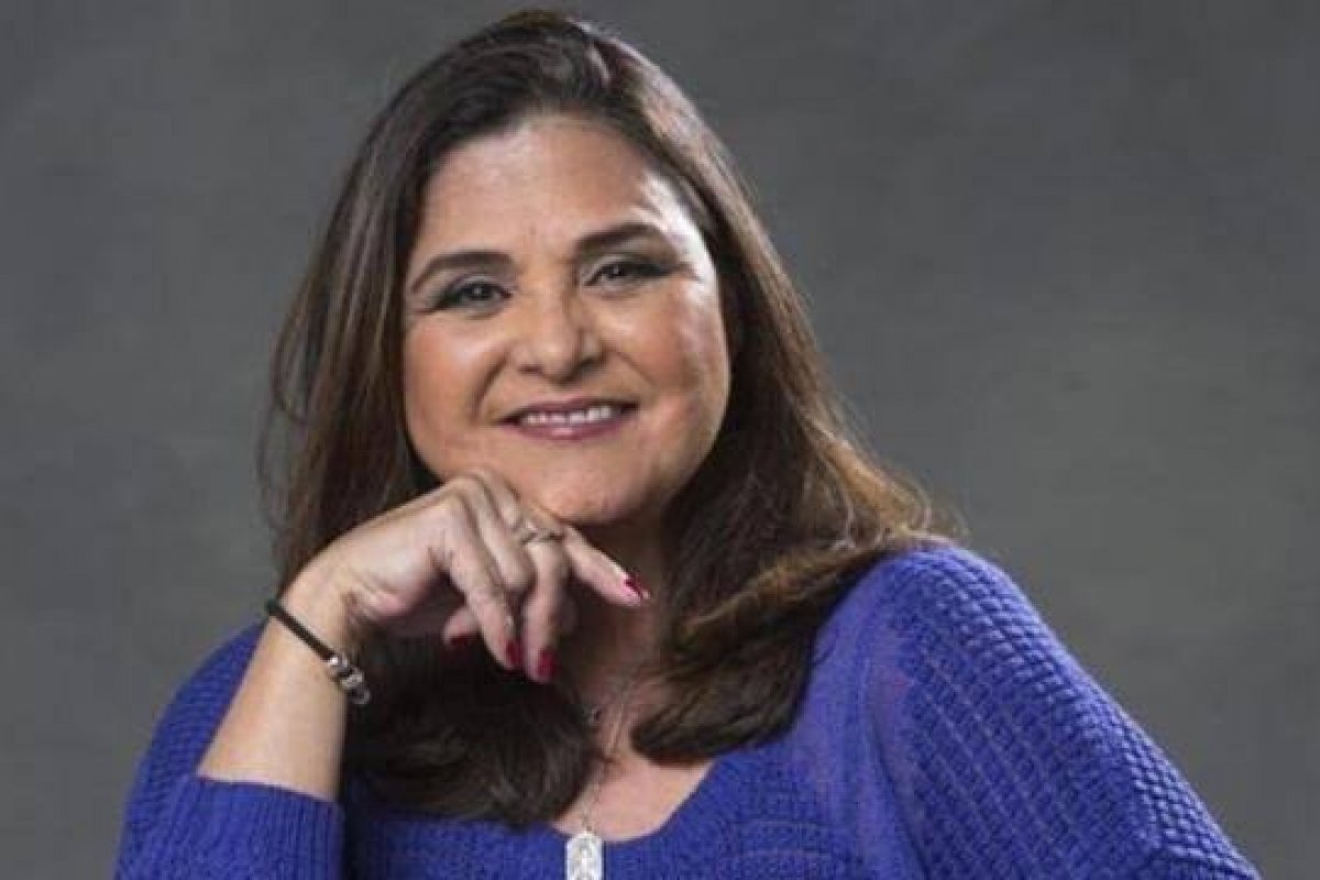 Anti-vacina, atriz Elizângela é internada com Covid-19 após complicações