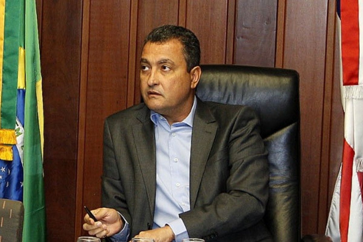 PMs da Bahia que não se vacinaram contra a Covid-19 serão afastados sem salário