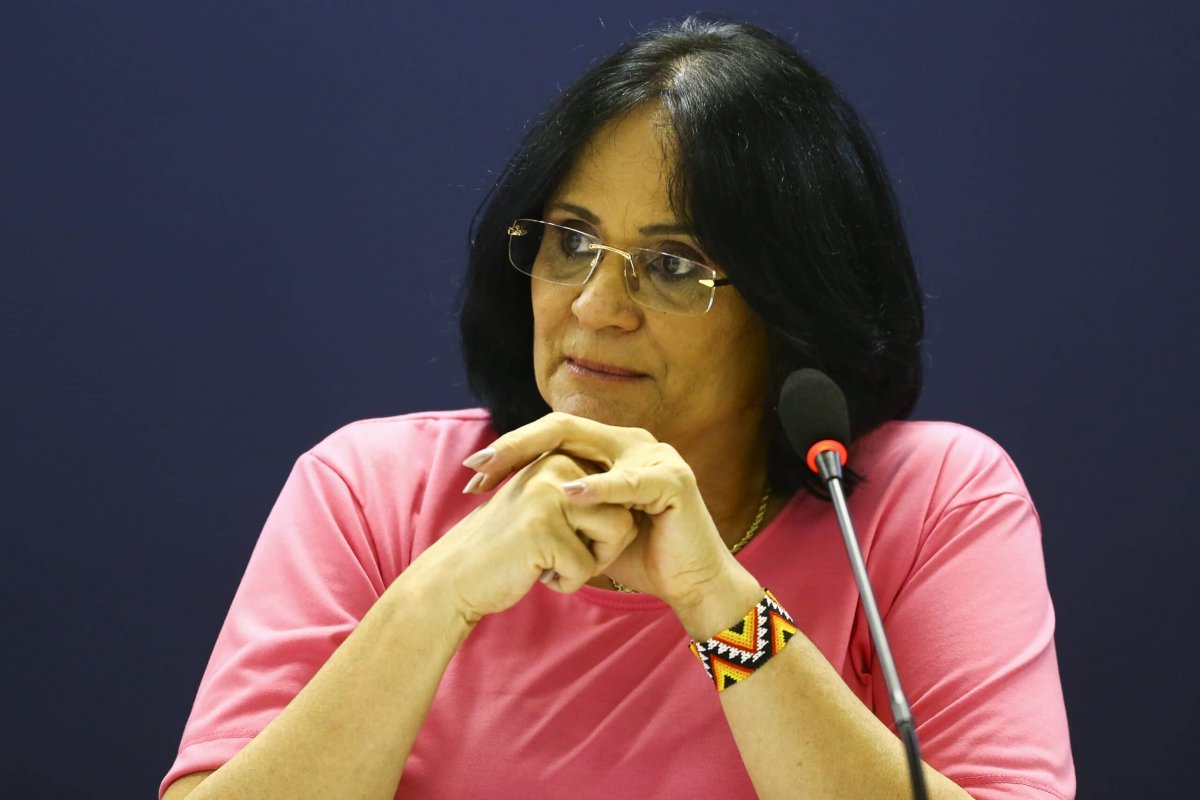 Damares Alves cogita ser a primeira mulher a presidir o Senado