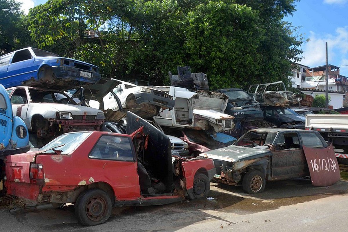 Operação removeu 13 sucatas em Salvador nos primeiros dias do ano