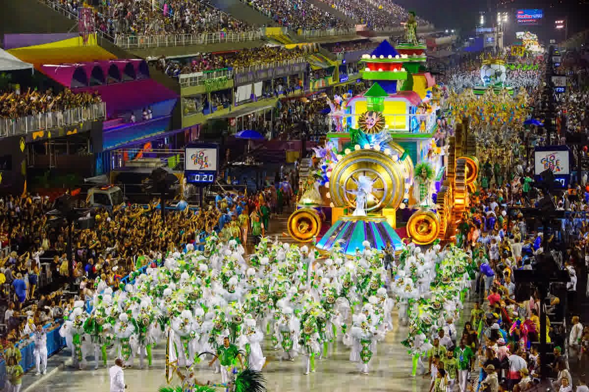 Desfiles de Carnaval são adiados em São Paulo e no Rio