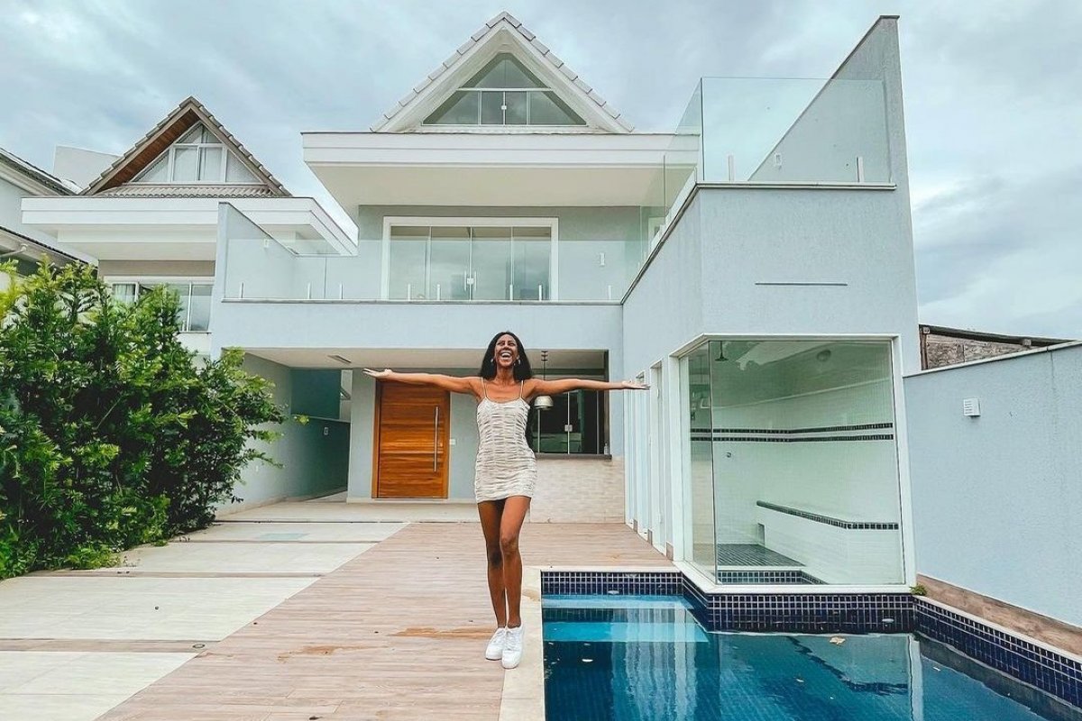 Camilla de Lucas compra sua primeira casa