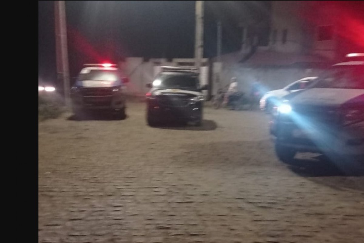 Mulher morre após ser baleada enquanto pilotava em Santo Estevão