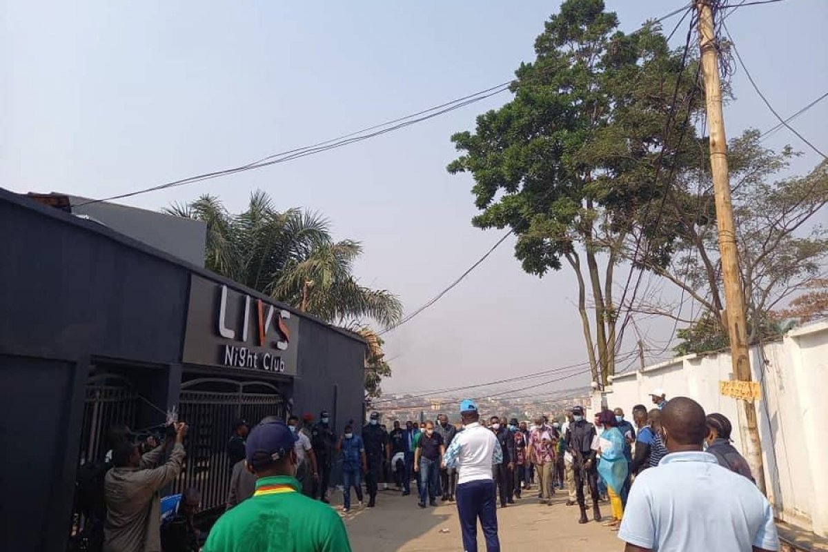 Casa noturna pega fogo e ao menos 16 pessoas morrem em Camarões