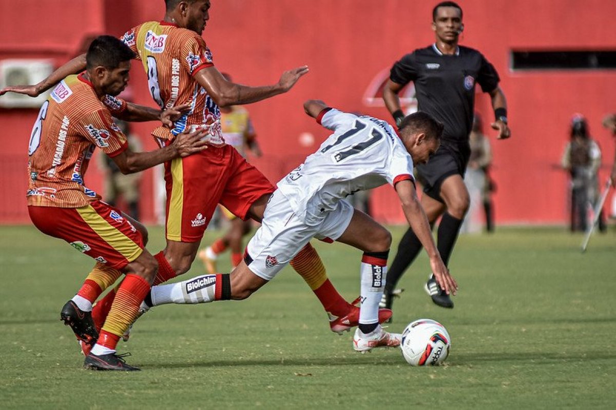 Vitória tenta primeiro triunfo do Campeonato Baiano neste domingo (23)