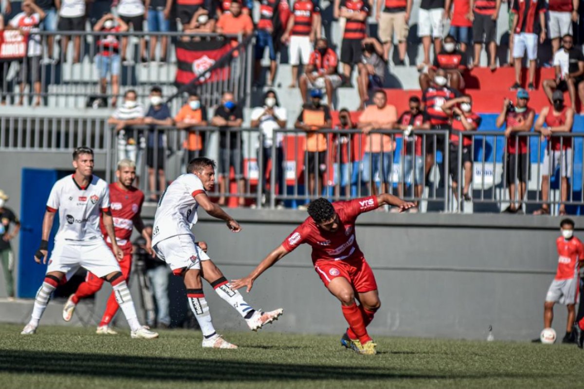 Vitória bate Barcelona pelo Baiano e consegue primeiro triunfo na temporada