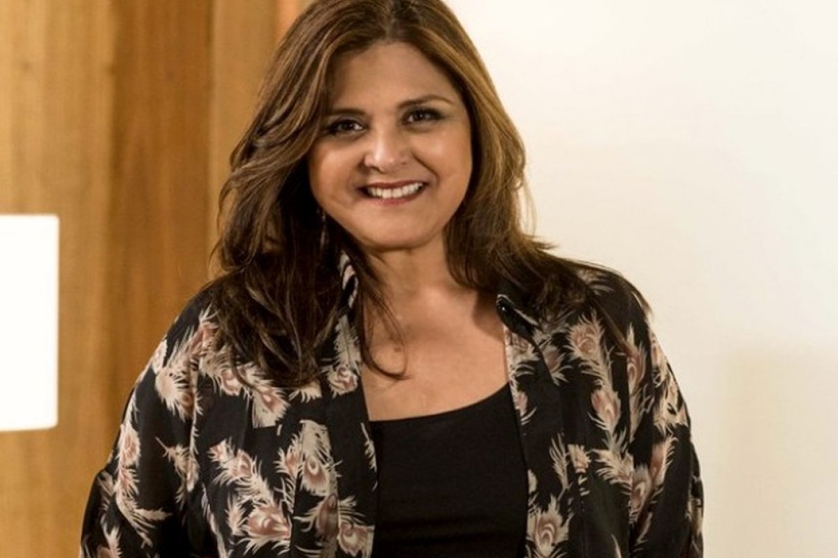 Elizangela tem alta após covid-19, mas ainda usa oxigênio