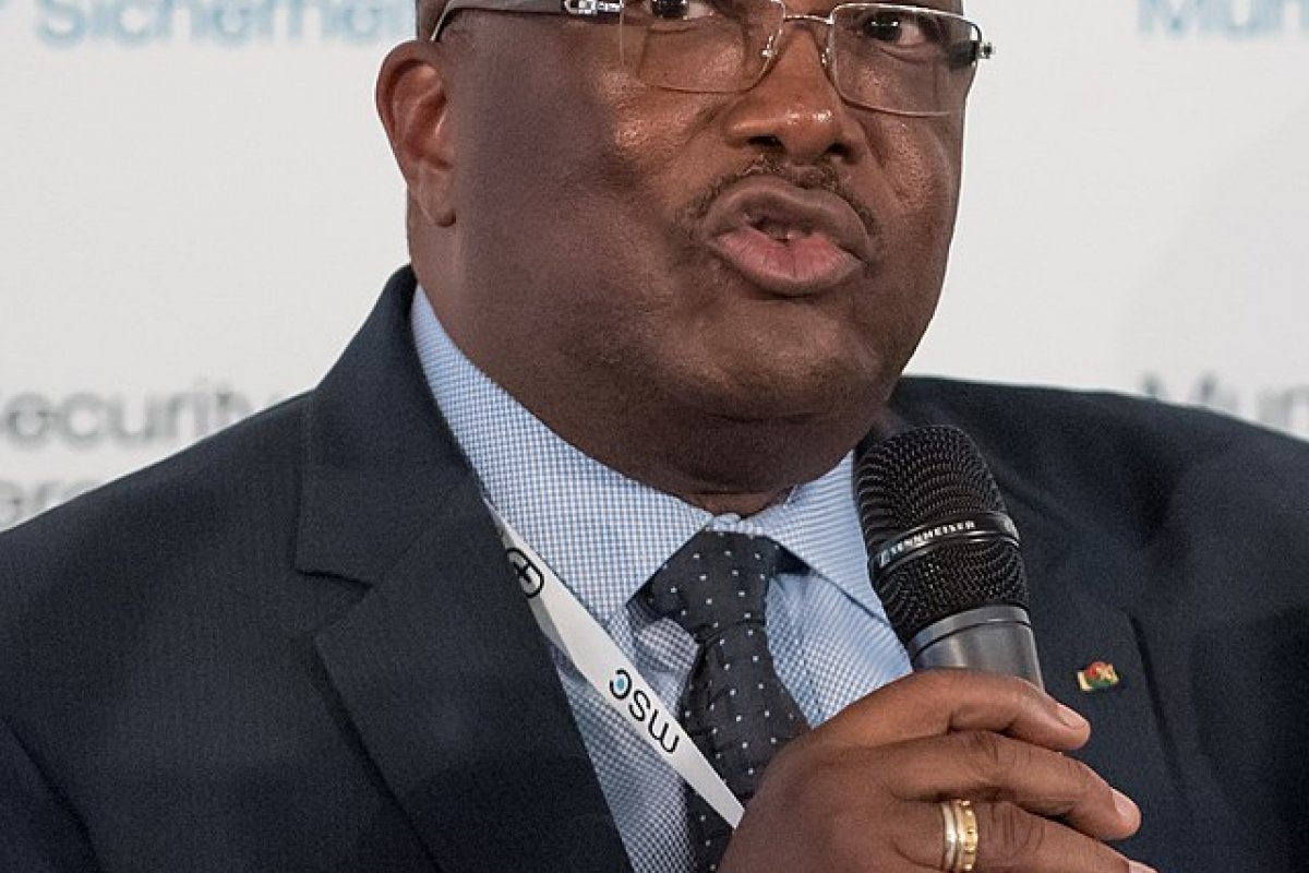 Presidente de Burkina Faso é detido em acampamento militar, diz agência de notícias