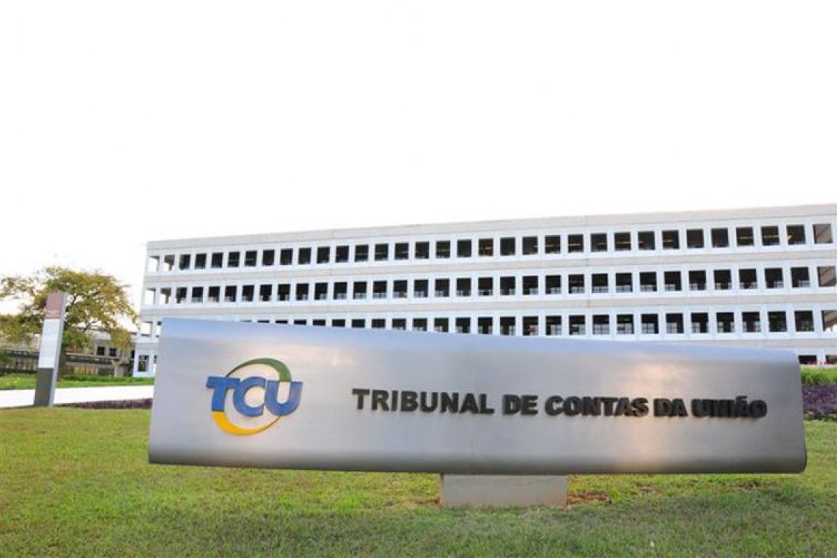 Subprocurador-geral solicita que TCU investe gastos públicos para viagem de políticos ao Vaticano