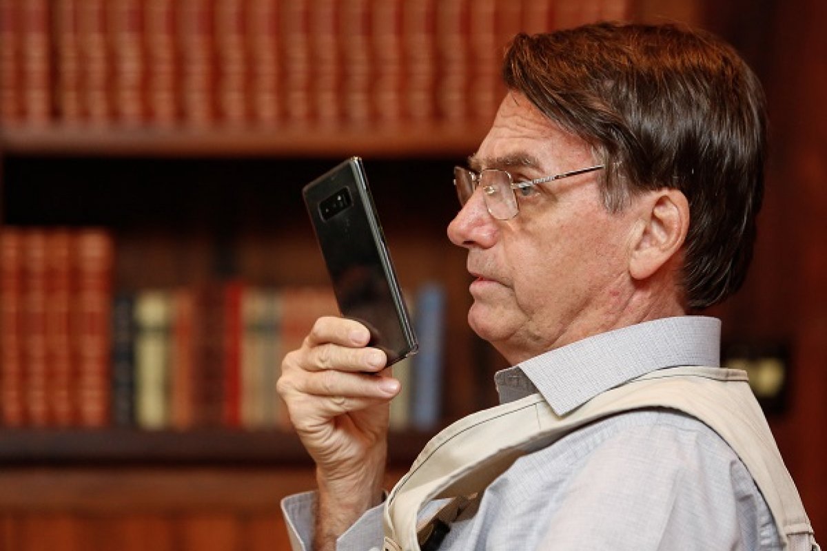 Presidente lança aplicativo 'Bolsonaro TV' nesta segunda-feira (24)