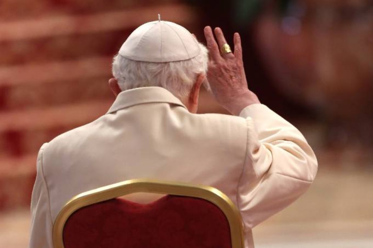 Bento XVI admite ter participado de reunião sobre padre pedófilo na Alemanha
