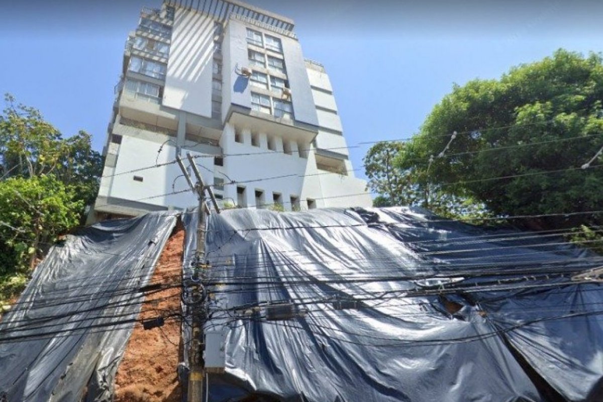Deslizamento de terra em morro do Rio Vermelho assusta moradores na região