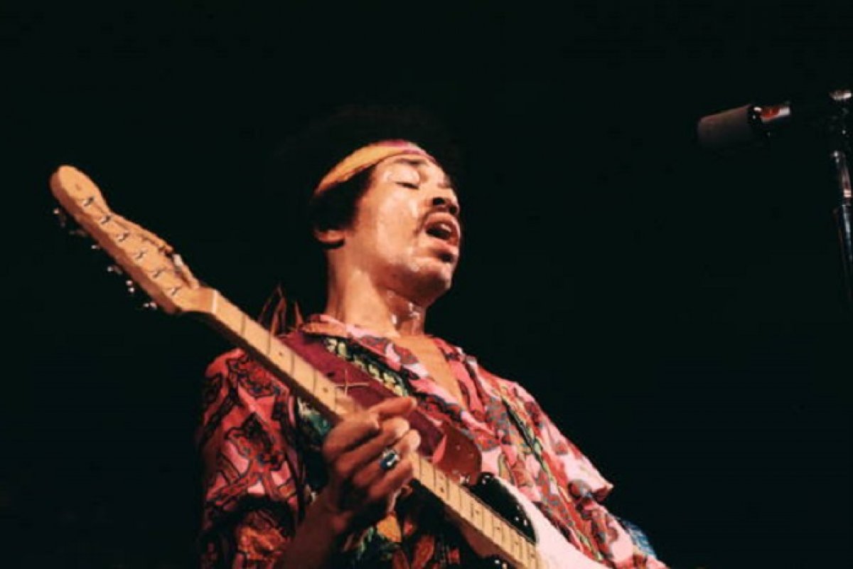 Obra de Jimi Hendrix nas plataformas virtuais é alvo de processo judicial