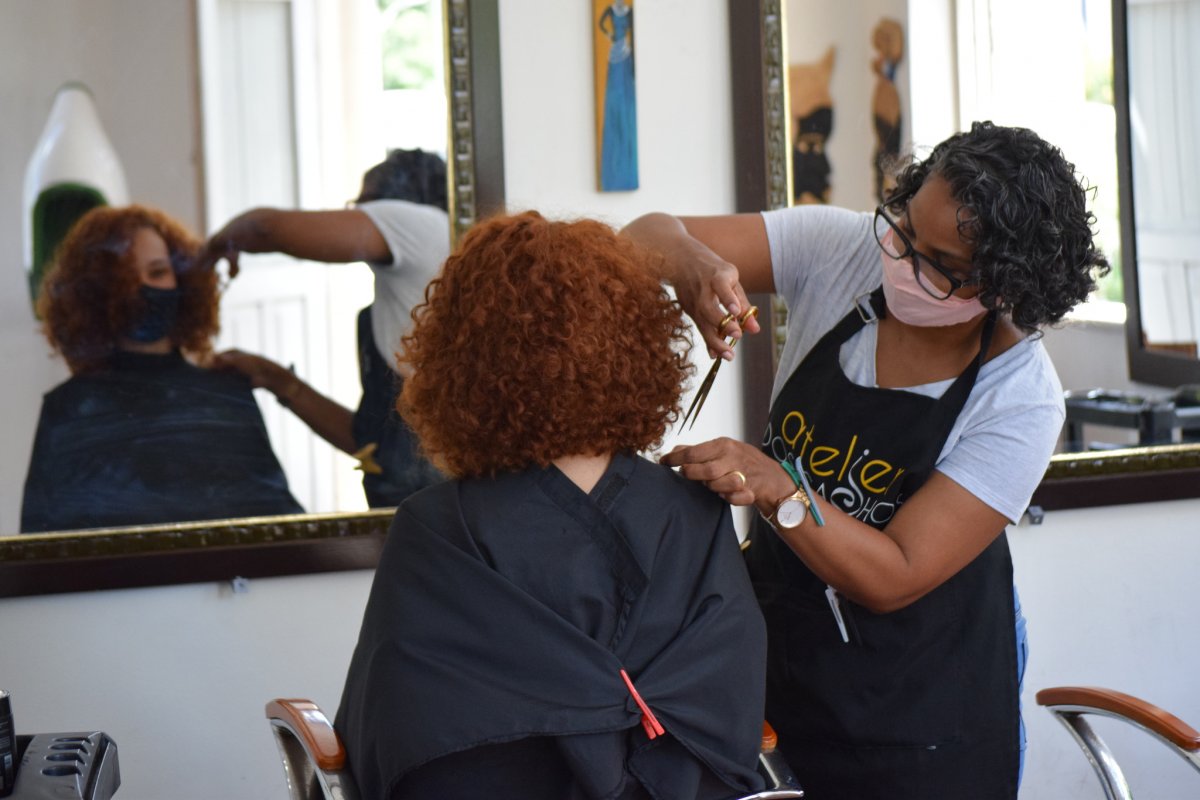 Pioneiro em Salvador no tratamento de crespos e cacheados, Atelier dos Cachos inaugura nova unidade em SP