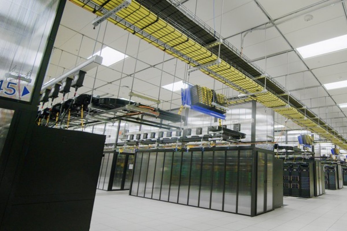Meta anuncia supercomputador com capacidade equivalente à 100 mil PCs