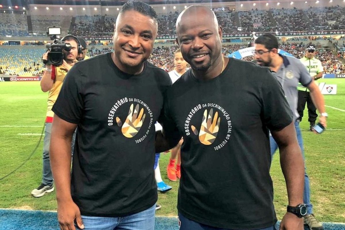 Roger alerta que duelo entre dois técnicos negros não deveria ser tão destacado