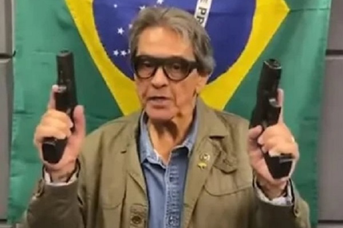 Roberto Jefferson deixa presídio em Bangu e cumpre prisão domiciliar, diz advogado