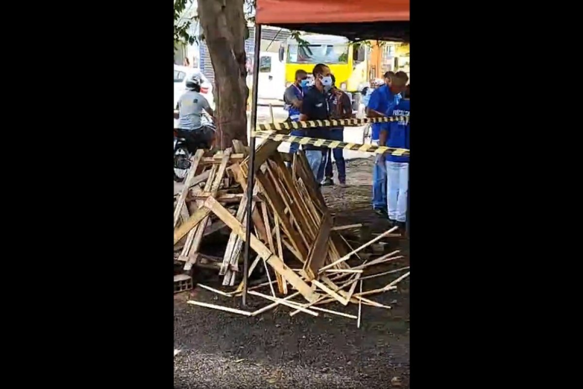 Vídeo: Mulher denuncia despejo e remoção de restaurante pela Prefeitura de Lauro de Freitas