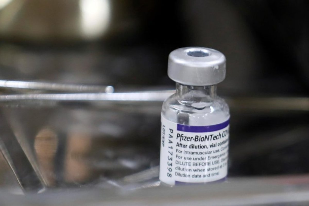 Pfizer inicia estudo de vacina específica contra a Ômicron