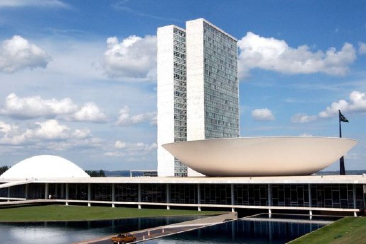 Perfil da Câmara pede desculpas por curtir puplicação sobre morte de Olavo de Carvalho