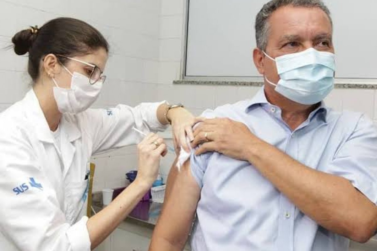 É fake mensagem em app que Rui Costa não se vacinou contra a Covid-19