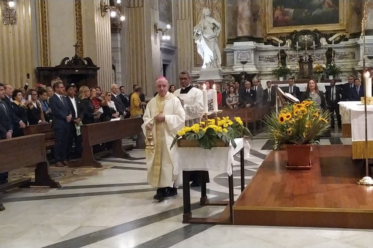 Dom Murilo realiza primeira missa em homenagem a Irmã Dulce no Vaticano
