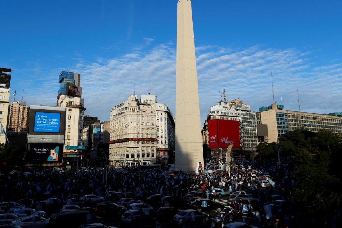 Brasileiros vacinados contra a Covid-19 poderão entrar na Argentina sem teste PCR