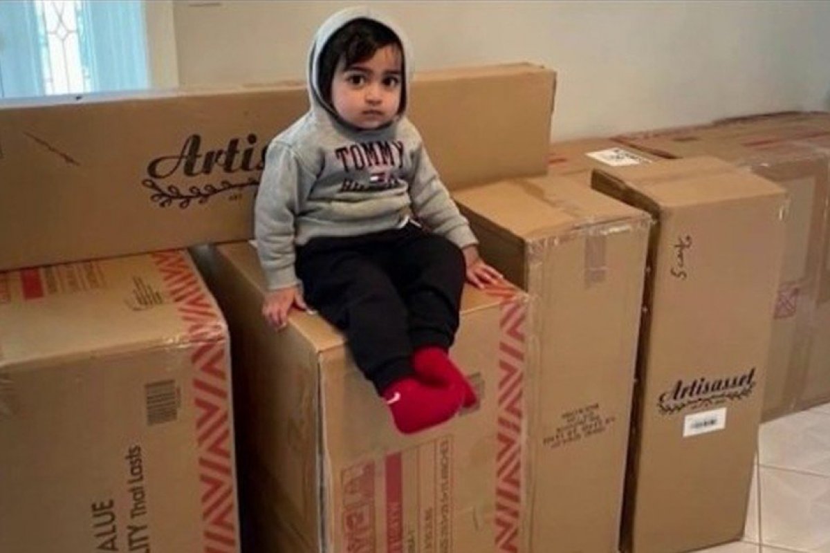 Menino compra R$ 10 mil em produtos ao mexer em celular da mãe